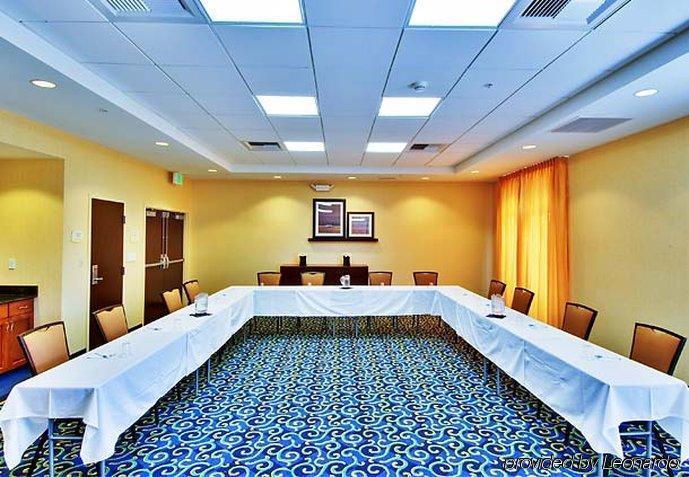 Springhill Suites Фресно Зручності фото
